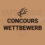 Graphique avec une icône de mégaphone et les mots « CONCOURS WETTBEWERB » sur fond marron avec un léger aigle stylisé et le mot « VAPOTHEQUE » en arrière-plan.