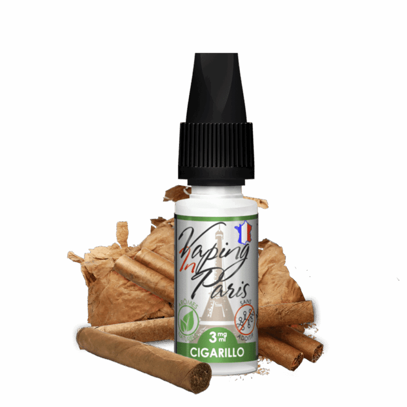 Un flacon d'E-Liquide de 10 ml de "Vaping In Paris - Cigarillo SELS" se niche parmi des feuilles de tabac et des cigarillos, capturant l'essence d'une expérience de cigarillo parisien classique.